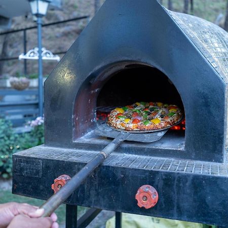 Stayvista At Floradale W Jacuzzi & Wood-Fire Pizza 卡绍利 外观 照片
