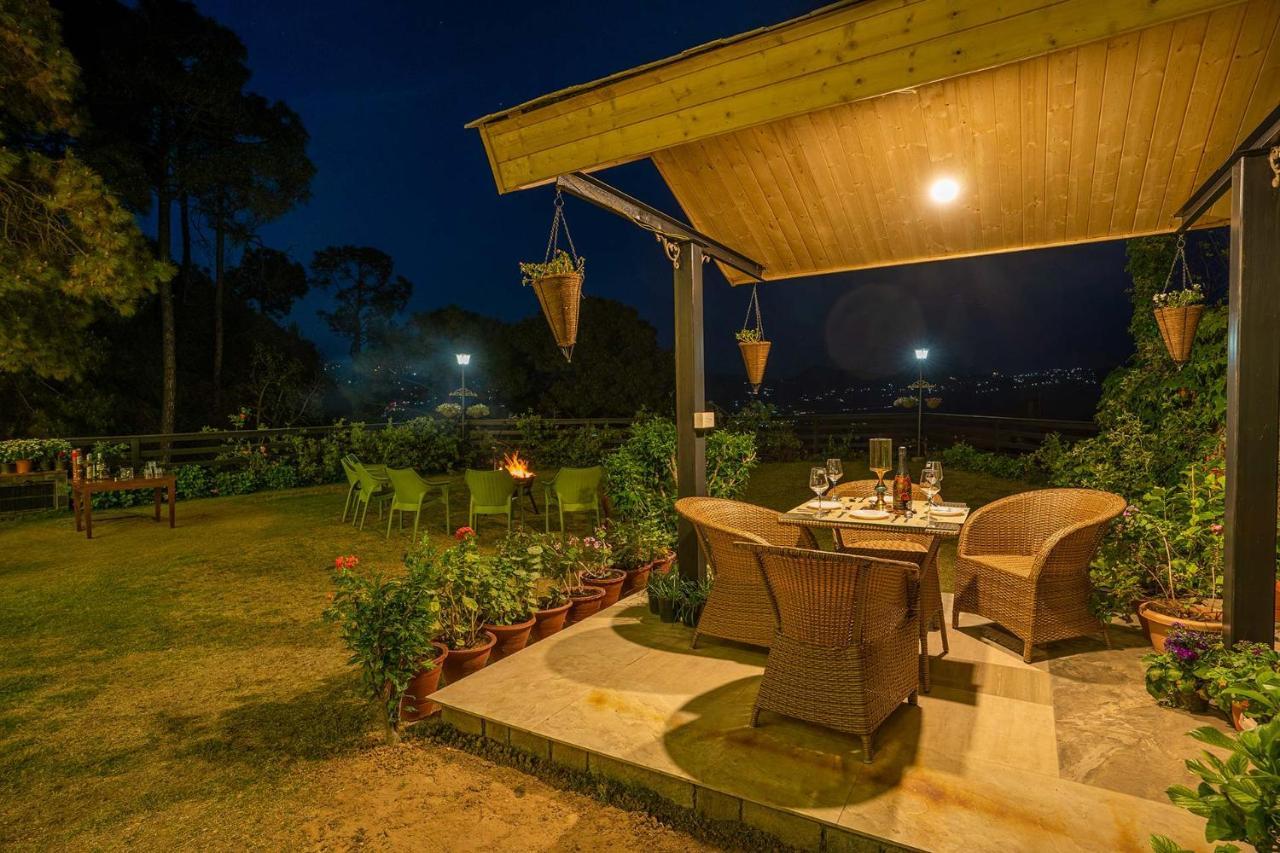 Stayvista At Floradale W Jacuzzi & Wood-Fire Pizza 卡绍利 外观 照片